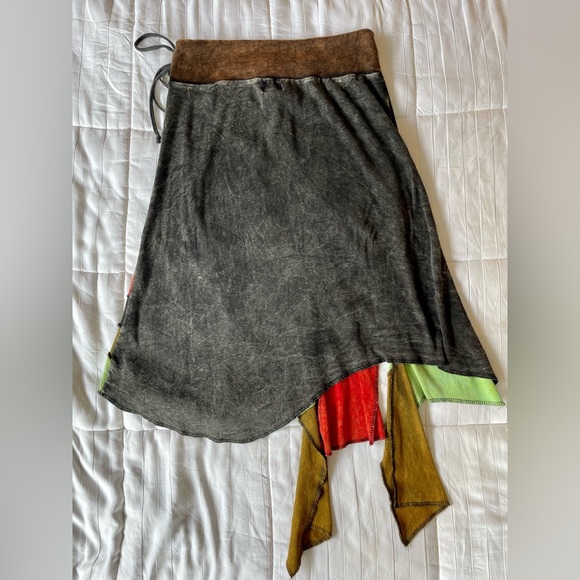 Rising International Skirt - Picture 5 of 5